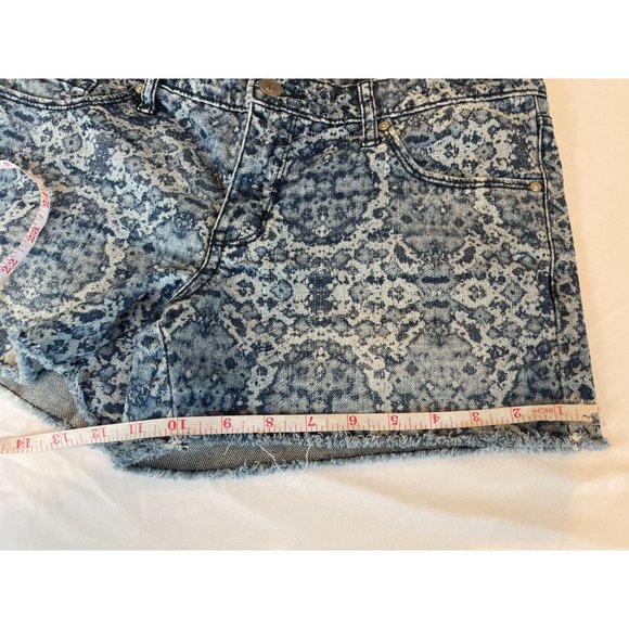 Mossimo Womens Jeans Shorts Premium Denim Abstract F16852888 Raw Hem Blue Size 6 - Picture 6 of 8